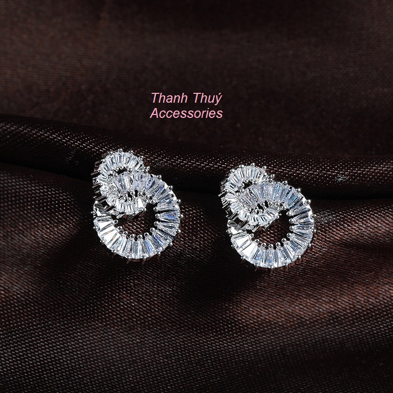 Bông tai nữ nhẫn tròn khảm đá phù hợp xu hướng thời trang