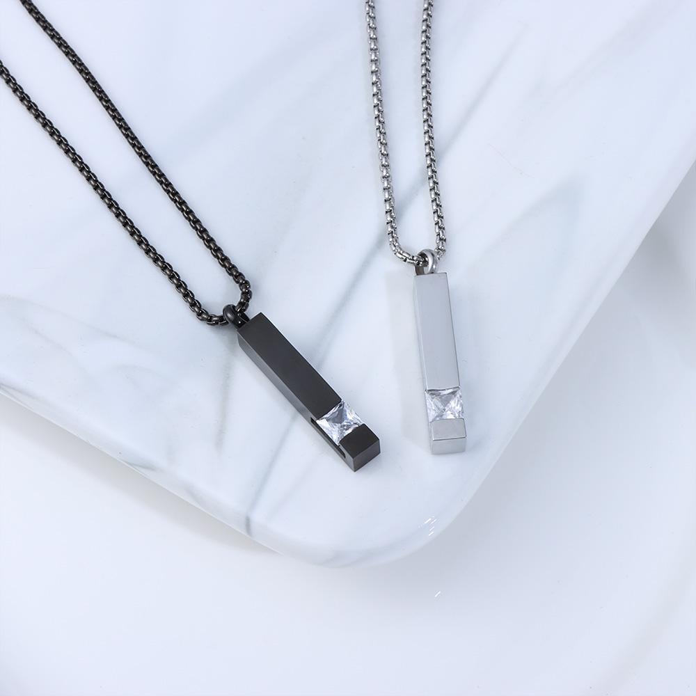 CACTU Vòng cổ Bằng Thép Titan Màu Đen In Chữ Urn Độc Đáo