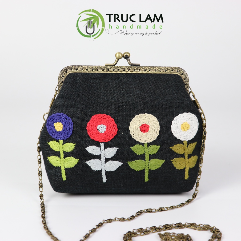 Ví Đeo Chéo Nữ Vải Linen Khóa Nẹp Đồng Họa Tiết Bốn Bông Hoa Thêu Tay - Trúc Lâm Handmade