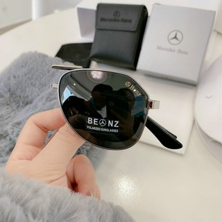 Kính mercedes gấp gọn.