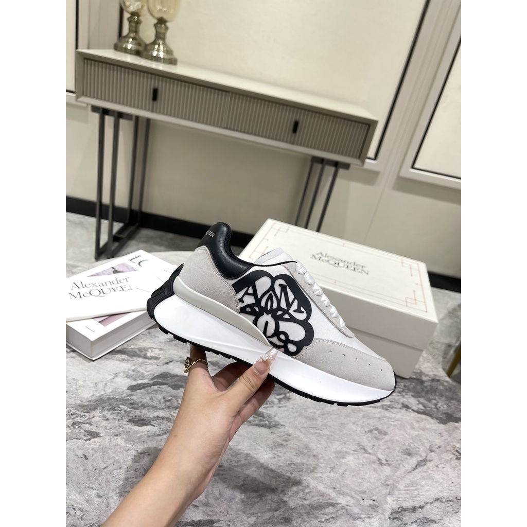 Giày thể thao thời trang nữ cao cấp 𝗔𝗹𝗲𝘅𝗮𝗻𝗱𝗲𝗿 𝗠𝗖𝗾𝘂𝗲𝗲𝗻 sành điệu, năng động