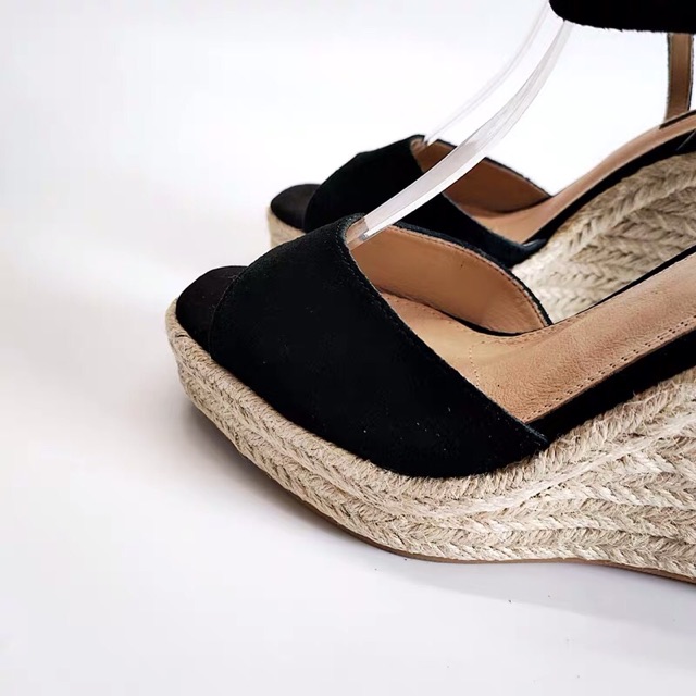 Sandal gót xuống đế cói da lộn . Hàng xuất eu