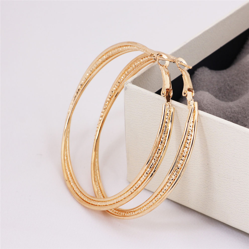 Khuyên Tai Nữ Trang Tạo Hình Độc Đáo