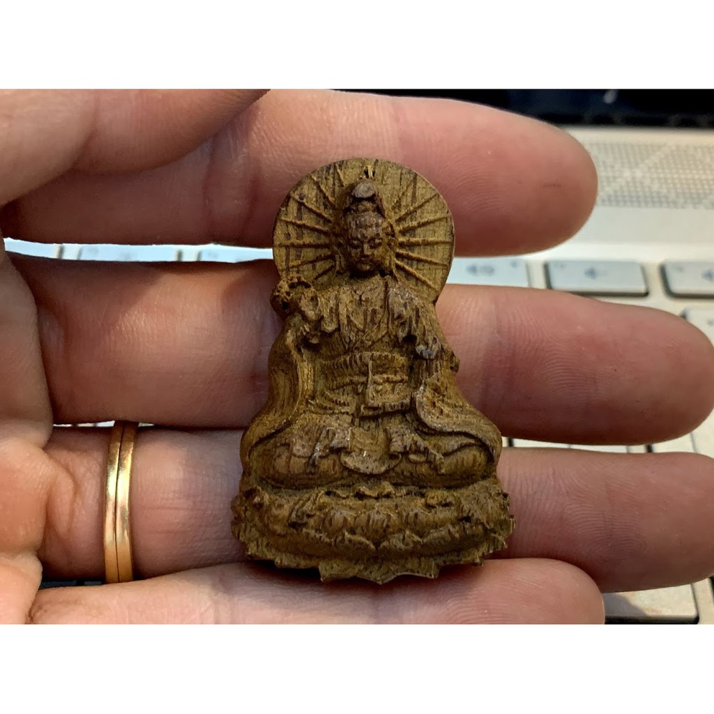 Mặt dây chuyền Phật Bà Quan Thế Âm Bồ Tát trầm hương thiên nhiên - Trầm hương Phi Long