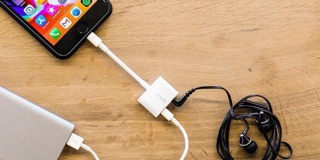 Jack chuyển đổi ip7 ( 1 chân sạc dẹt và 1 jack tròn 3,5 mm)