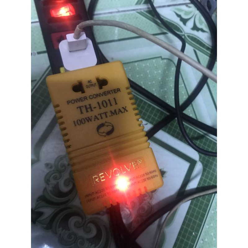 Biến Áp Đổi Nguồn 220V - 110V ( TH - 1011- 100W )