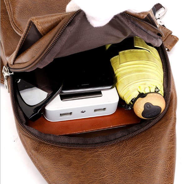 Túi đeo chéo nam da pu Hàn Quốc tích hợp tai nghe sạc pin tiện dụng - Túi chéo nam TC45 | BigBuy360 - bigbuy360.vn