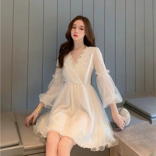 [Hàng oder] Váy voan trắng cổ chữ V đính hoa