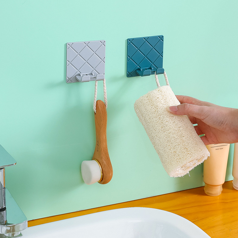 Móc dán tường treo phích cắm điện chống ẩm tiện dụng