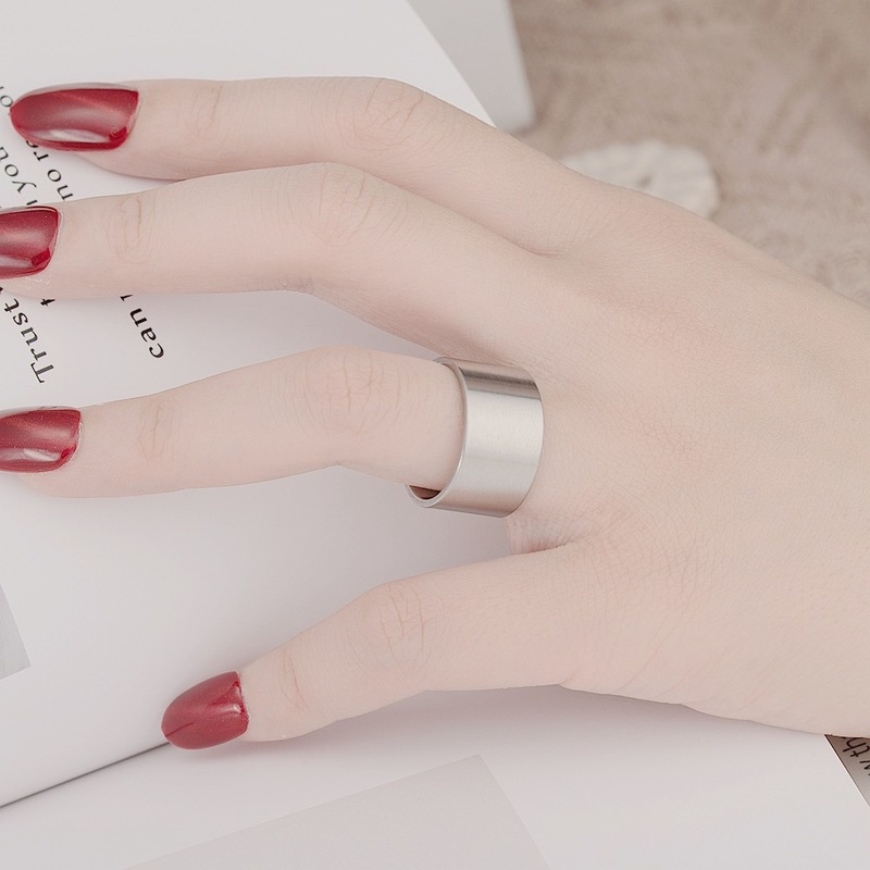 Nhẫn siêu rộng 12mm bằng thép không gỉ thời trang hoàn toàn mới, nhẫn lớn cho nam và nữ bằng thép titan phong cách đơn giản.