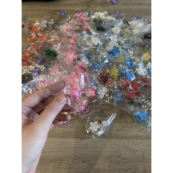 MÓC KHOÁ BÔNG HOA XINH XẮN KIM LOẠI