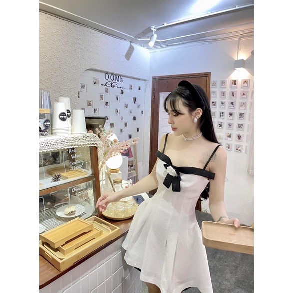 Đầm xoè 2 dây kèm tag hoa 🖤 Thelaniclothing