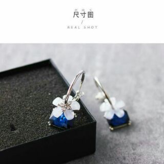 Hoa tai bông hoa pha lê xanh