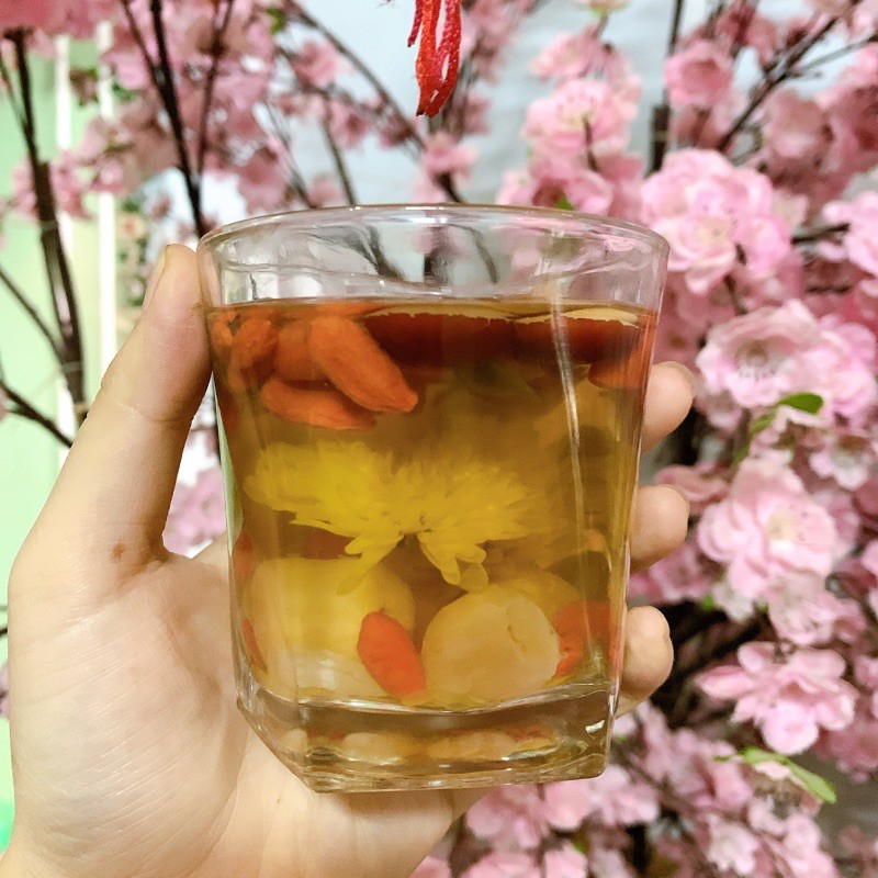Trà hoa dưỡng nhan 5 vị gồm (50g Kỷ tử, 70g táo đỏ, 25g hoa cúc, 50g long nhãn, 50g hoa hồng) tốt cho sức khoẻ