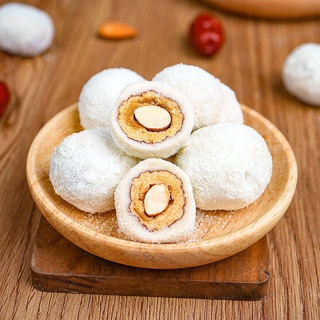 Kẹo sữa táo đỏ kẹp hạnh nhân - ăn vặt ban mai