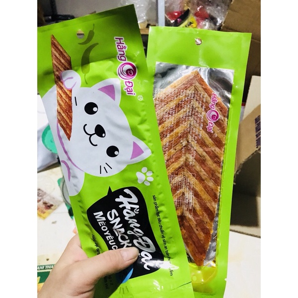 Snack mèo yêu cá