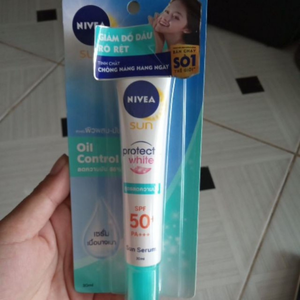 Tinh chất chống nắng Nivea dưỡng trắng &amp; kiểm soát dầu SFP50+ PA+++ (30ml)