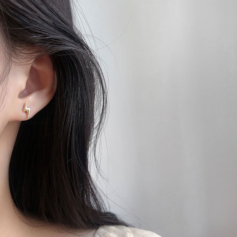 Khuyên tai nam nữ bạc 925 mạ vàng hình tia chớp nhỏ thiết kế đơn giản, unisex (1 chiếc) | GEMY SILVER KN22
