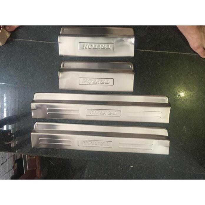 Ốp bậc cửa Triton 2014-2022 inox cao cấp ( 4 ốp bậc trong ) .