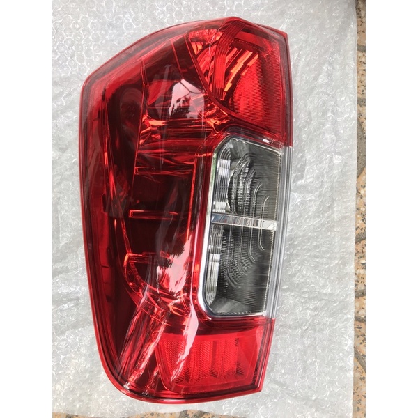 Đèn hậu Nissan Navara 2016 chính hãng