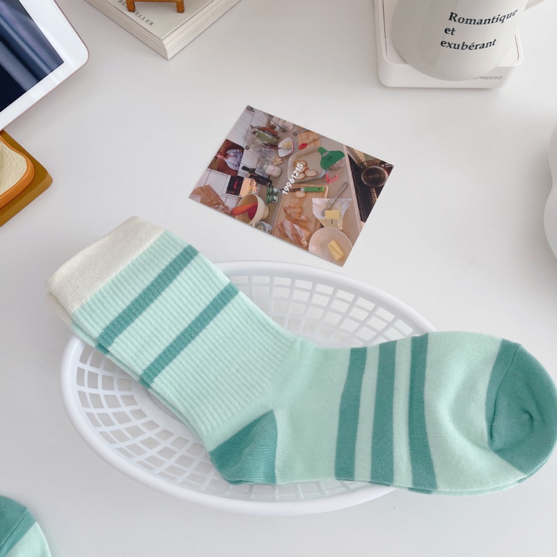 Vớ thể thao cổ cao kẻ sọc màu xanh bạc hà phong cách Hàn Quốc cho nữ
