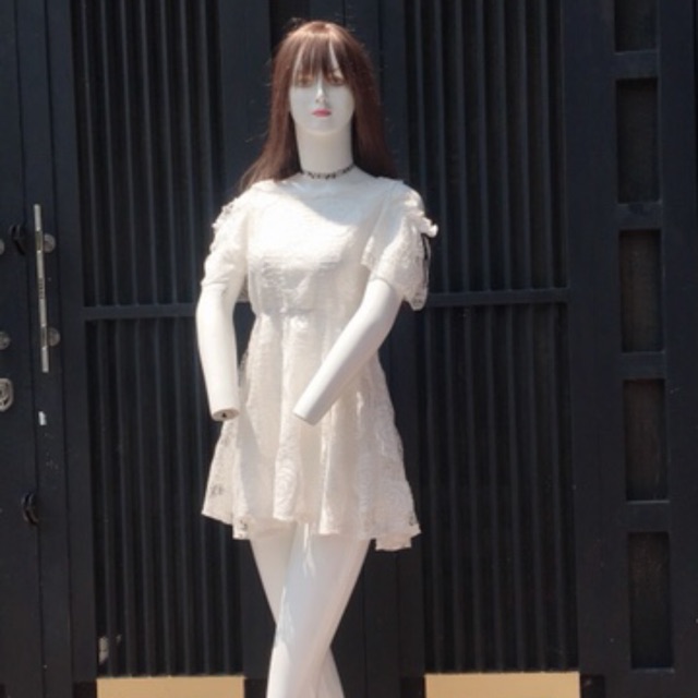 Công chúa ren trắng size M