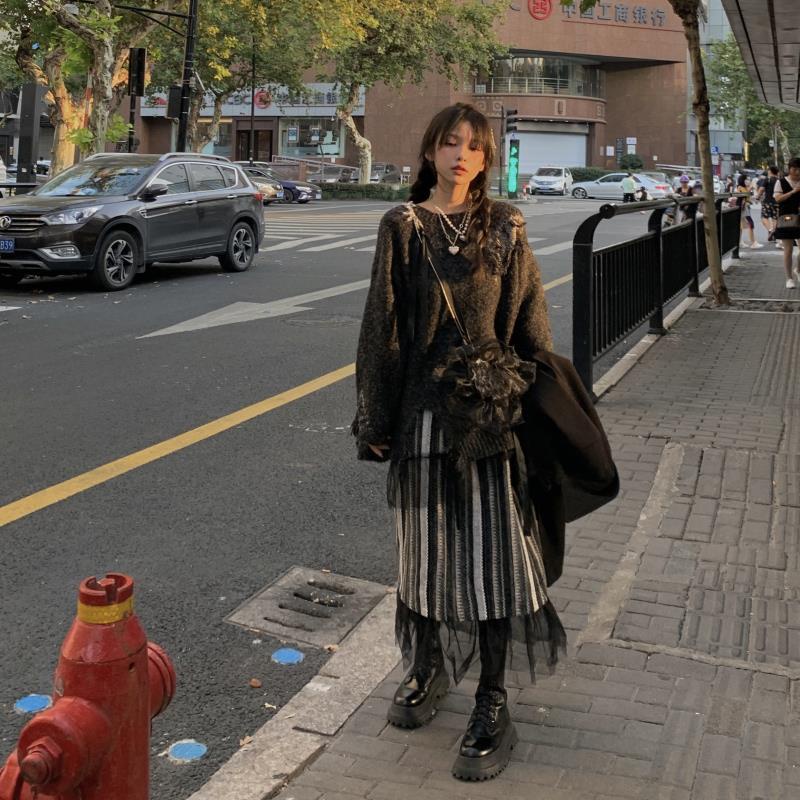 Áo Sweater dệt kim mỏng tay dài dáng rộng rách lỗ retro mùa thu 2021 cho nữ