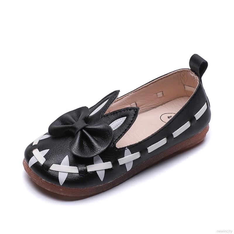 Đôi giày đế mềm chống trượt họa tiết chú thỏ dễ thương cho bé gái