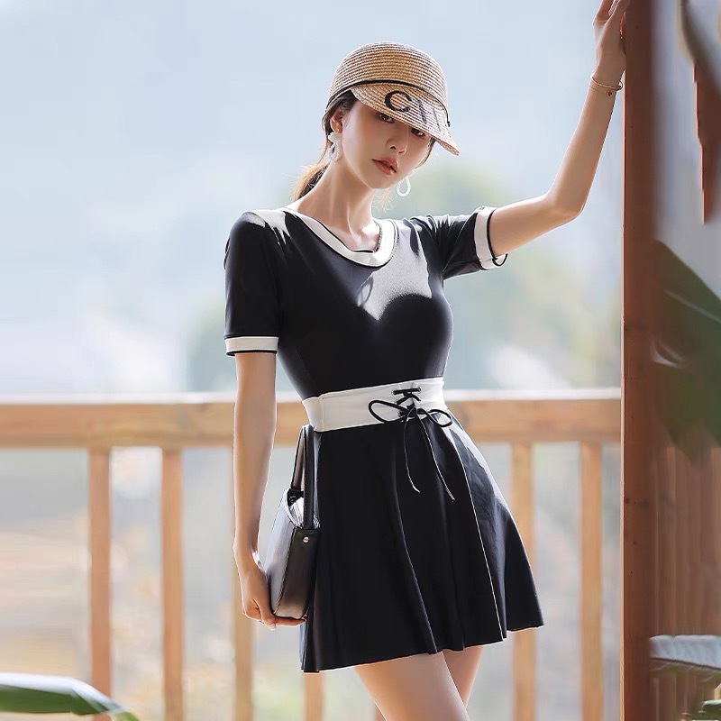 Bộ đồ bơi nữ liền mảnh váy có quần đùi trong đen viền trắng chất thun dày đẹp