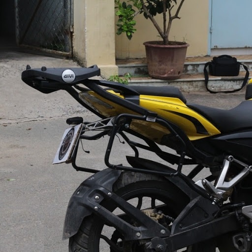 Baga Cặp Hông Givi Pulsar NS200 Chuyên Dùng Lắp Thùng Hông - Hàng Chính Hãng (SBL-PULSARNS200)