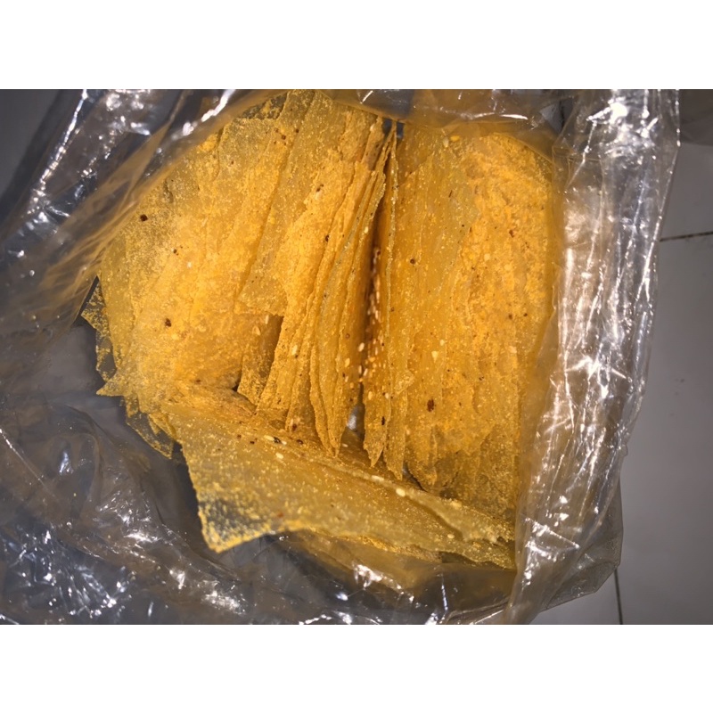 Bánh tráng phô mai vàng và lá dứa cực thơm ngon