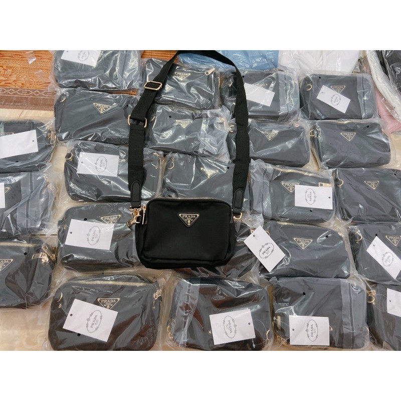 Túi prada đeo chéo chất liệu dù chống thấm | BigBuy360 - bigbuy360.vn