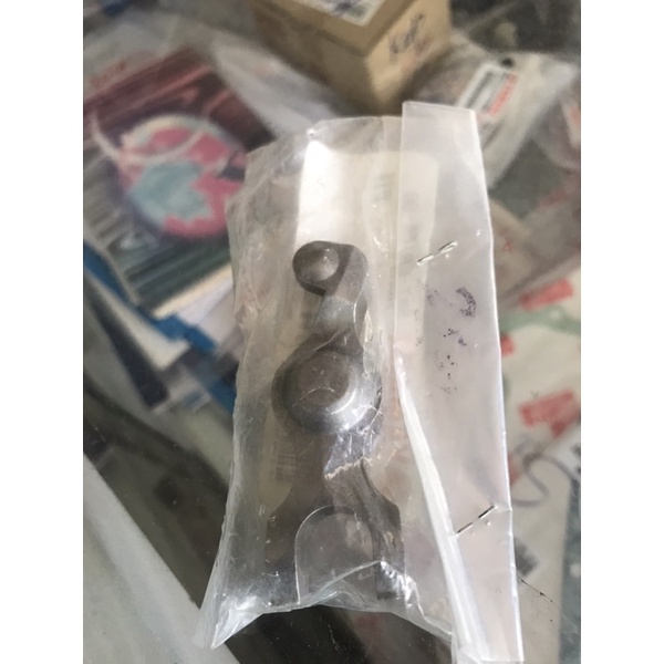 5WT-E817A-00 | Đòn bẩy chuyển số 3 Sirius (Chính hãng)
