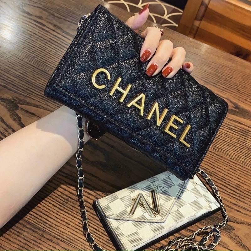 Ví cầm tay thời trang nữ logo chữ vàng có dây đeo chéo