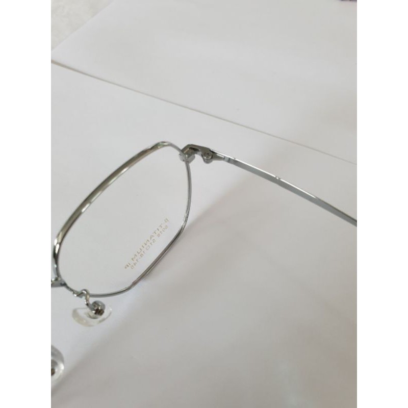 Gọng kính thời trang titanium của japan 5018