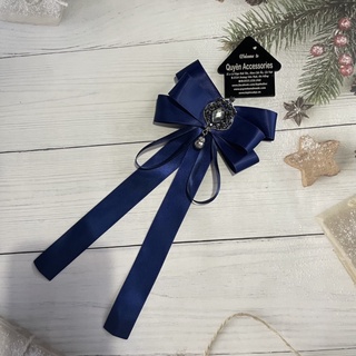 Nơ cổ áo đen đính đá