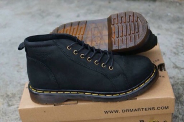 Dr. cổ lửng đen sáp