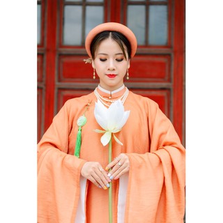Hoa sen giả chụp ảnh cổ phục