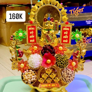 Tháp tỏi chưng Thần Tài - Mèo chiêu tài