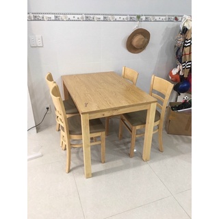 Bộ ăn cabin có cả 4 ghế