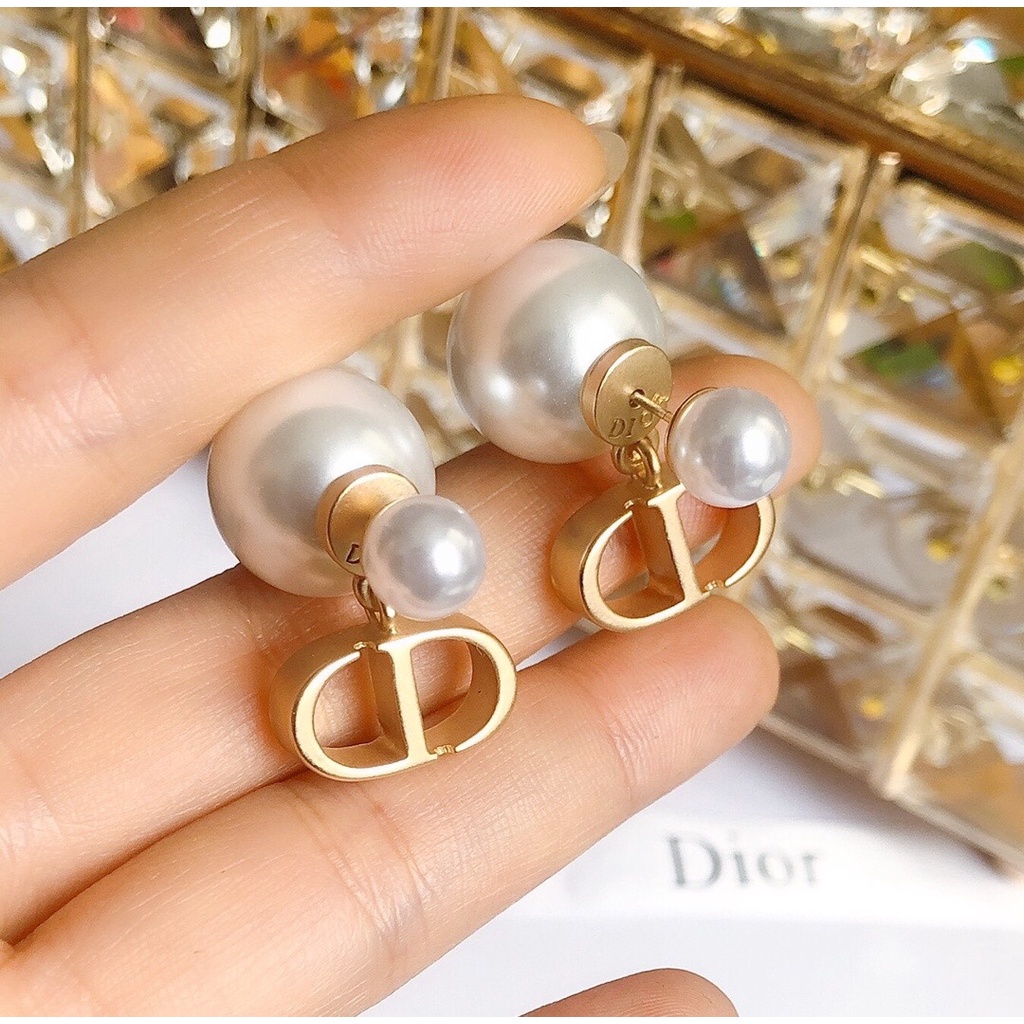 Bông tai logo CD đính ngọc trai thời trang 2021 không hộp