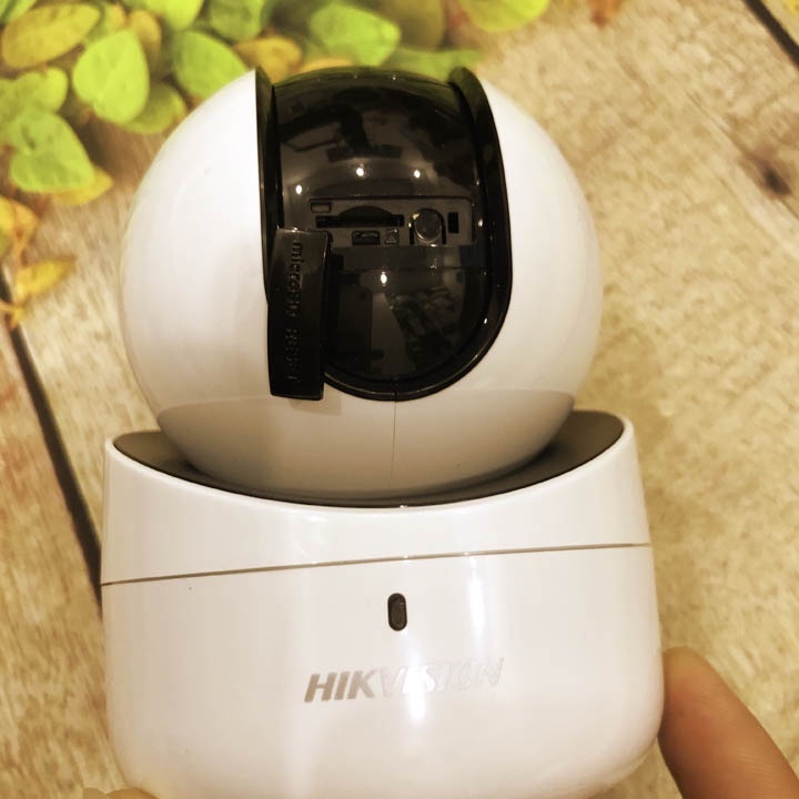 Camera IP wifi Hikvision DS-2CV2Q21FD-IW 2.0 Megapixel, quay quét 4 chiều, đầm thoại 2 chiều