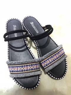 Sandal thổ cẩm