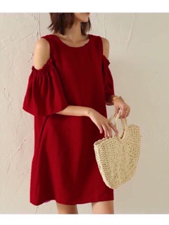 Đầm khoét vai
