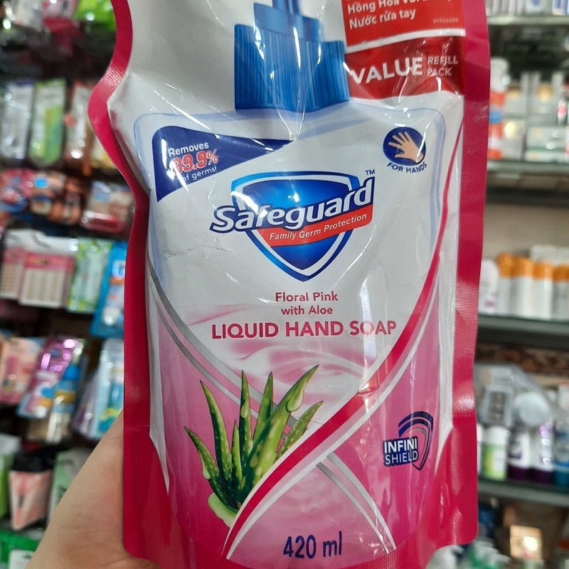 Nước rửa tay diệt khuẩn Safeguard Floral Punk with Aloe 420ml
