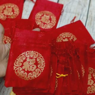 Túi đỏ mai mắn gấm thiêu