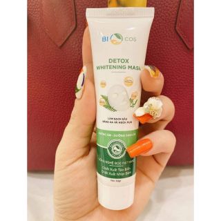 Mặt nạ thải độc trắng da