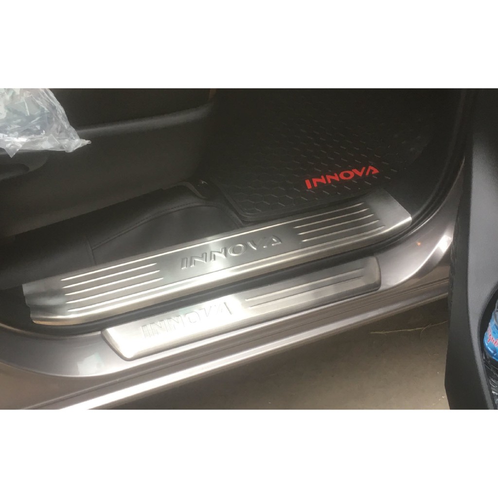 Ốp Bậc Cửa, Nẹp Bước Chân Xe Innova 2007 đến 2021 Mẫu Inox Cao Cấp