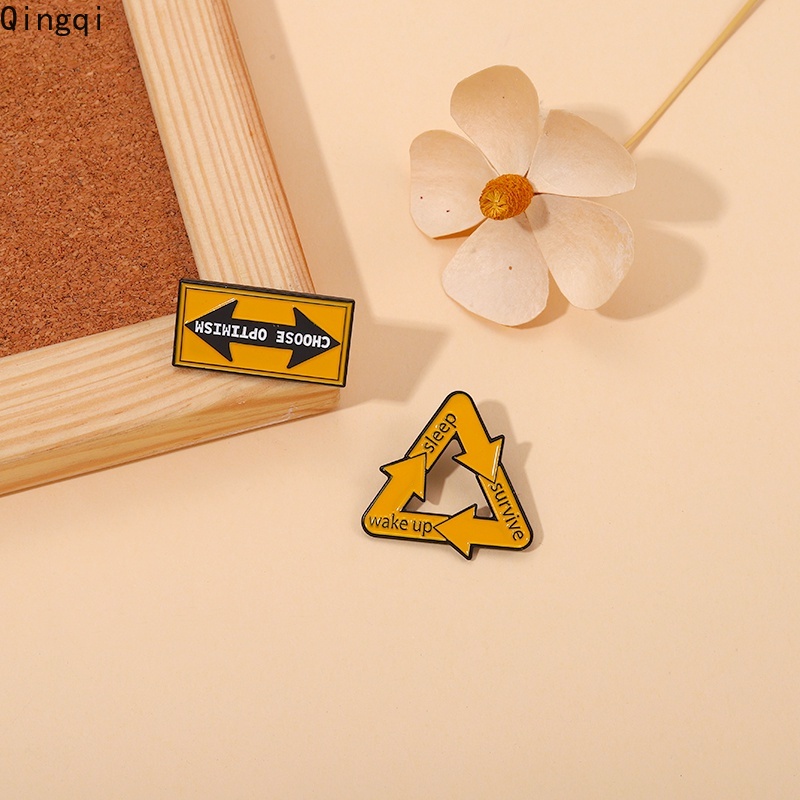 Ghim cài áo Miss Zoe tráng men họa tiết chữ just keep going life độc đáo