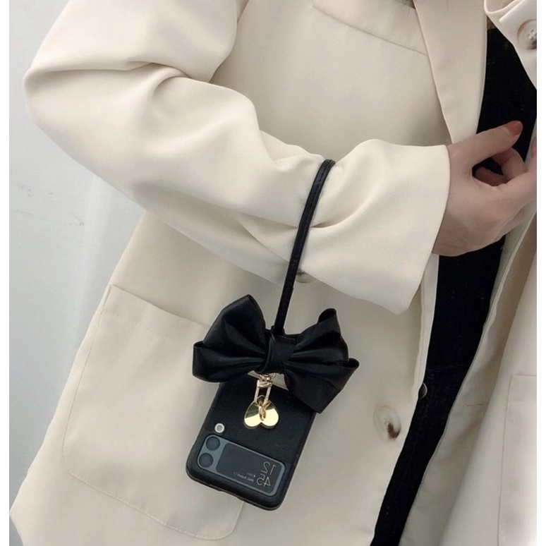 Ốp Lưng Samsung Galaxy Z FLIP 3 Nơ Đen To Kèm Dây Xỏ Tay Xinh Xắn - BUM STORE GALAXY CASE